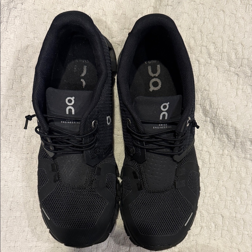 On Running Black Shoes